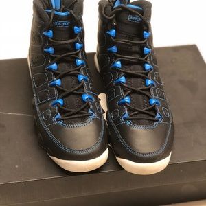 Jordan’s size 6 kids.